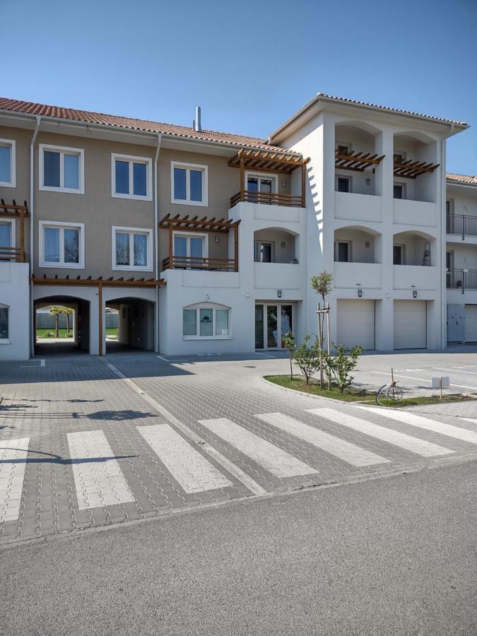 Karina Apartman Apartment Dunajská Streda Exterior photo