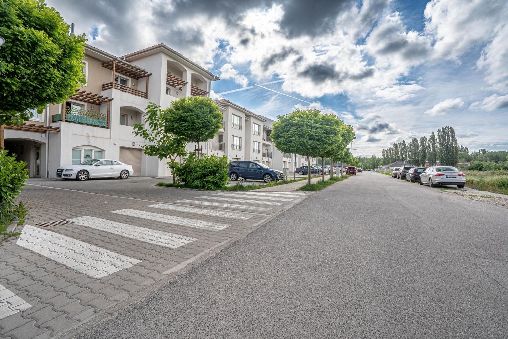 Karina Apartman Apartment Dunajská Streda Exterior photo